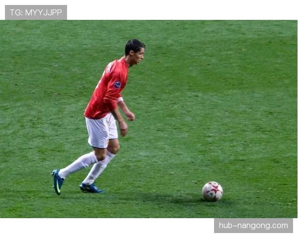 夸雷斯马与C罗边路打法分化：单点爆破与体系融合的路径差异